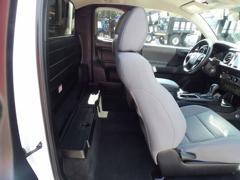 Used 2020 Toyota Tacoma SR image 31