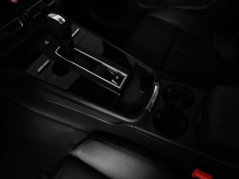 Certified 2026 Porsche Macan AWD/4WD image 18