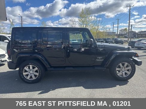 Used 2017 Jeep Wrangler Unlimited Sahara w/ Max Tow Package AWD/4WD image 9