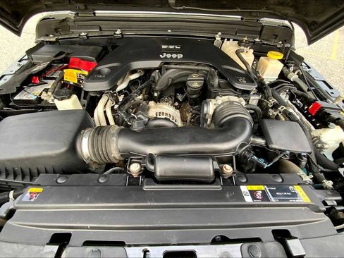 Used 2021 Jeep Gladiator Sport AWD/4WD image 29