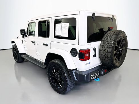 Used 2022 Jeep Wrangler Unlimited Sahara w/ Cold Weather Group AWD/4WD image 5