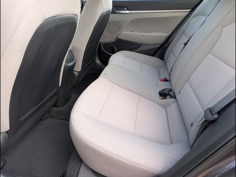 Used 2020 Hyundai Elantra SE FWD image 13