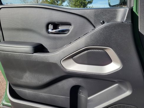 Used 2022 Nissan Frontier SV image 6