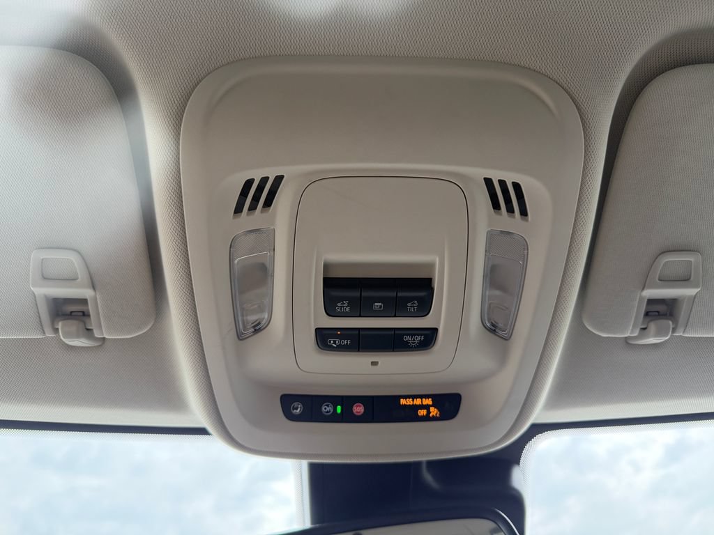 Used 2021 Buick Envision Essence w/ Sport Touring Package AWD/4WD image 30
