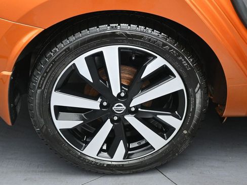 Used 2022 Nissan Versa SR w/ Convenience Package image 32