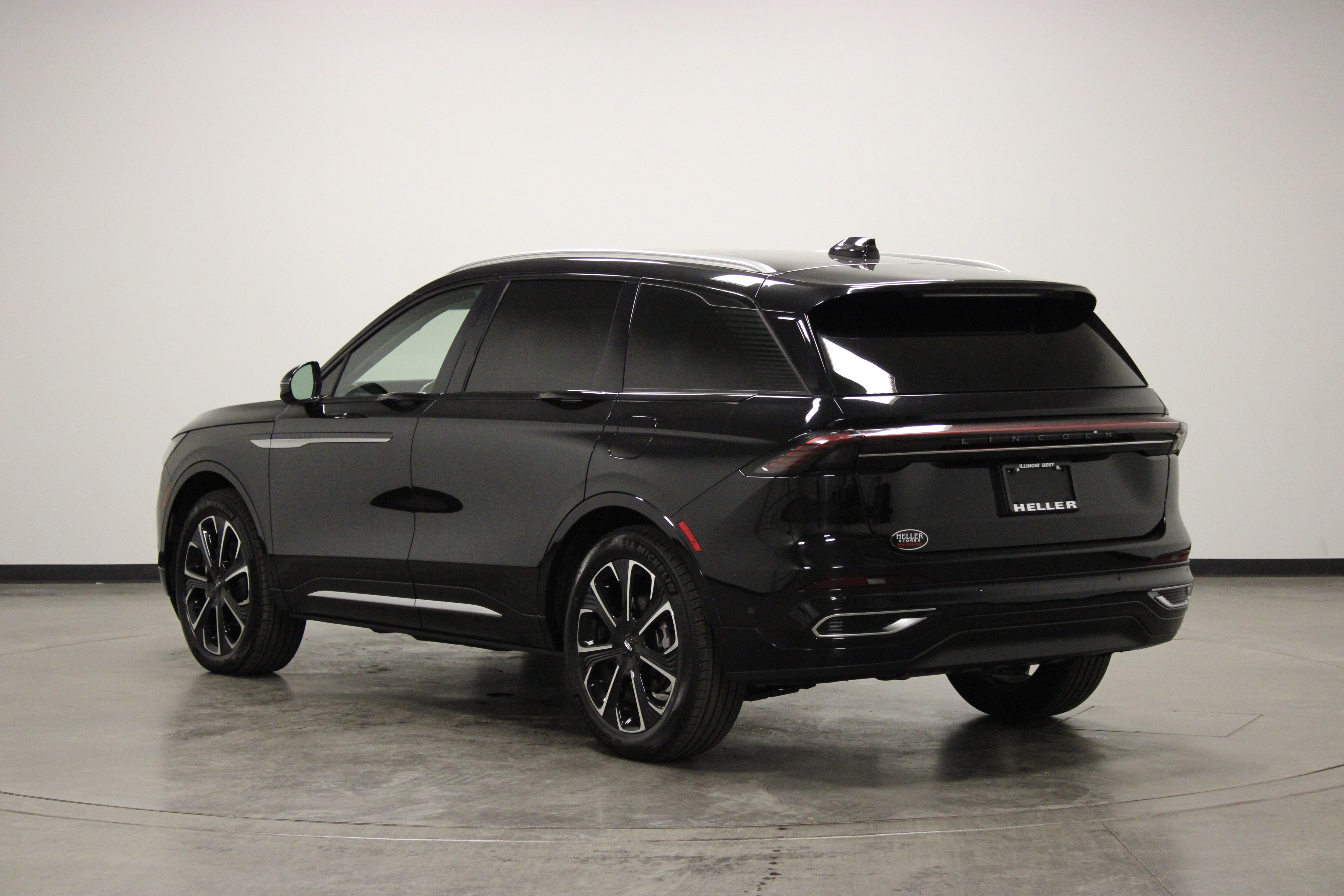 Used 2024 Lincoln Nautilus Reserve w/ Equipment Group 202A AWD/4WD image 6