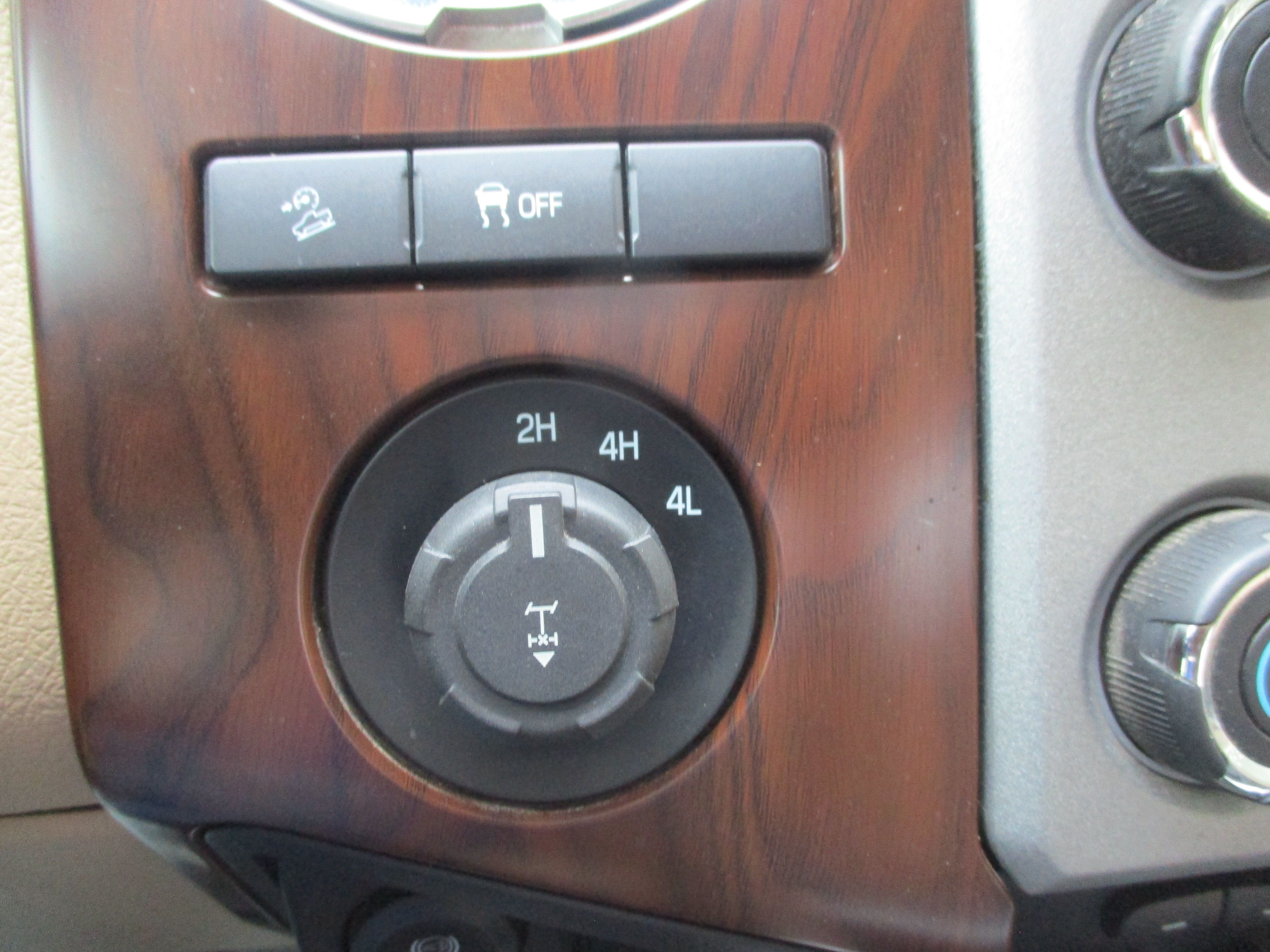 Used 2015 Ford F250 Lariat w/ Lariat Ultimate Package AWD/4WD image 14