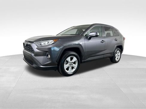 Used 2021 Toyota RAV4 XLE AWD/4WD image 2
