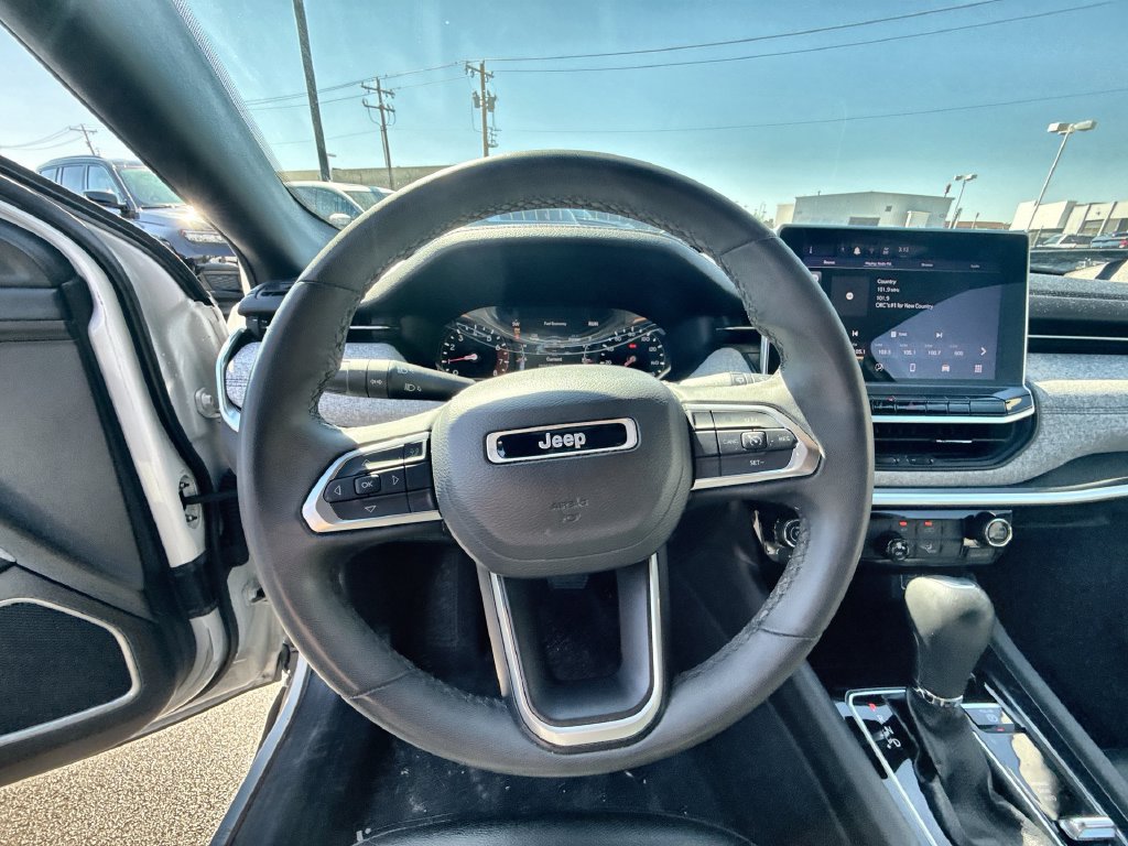Used 2024 Jeep Compass Latitude AWD/4WD image 17