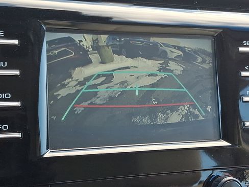 Used 2018 Toyota Camry LE image 16