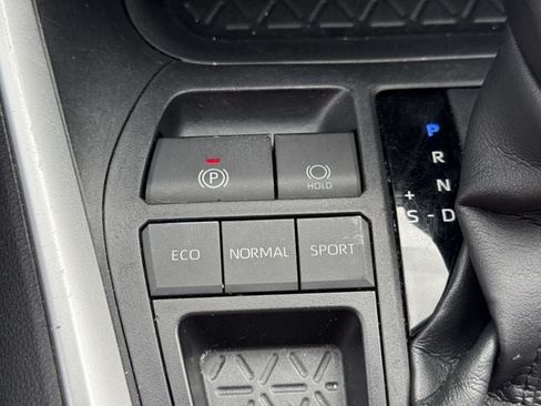 Used 2019 Toyota RAV4 XLE Premium FWD image 21