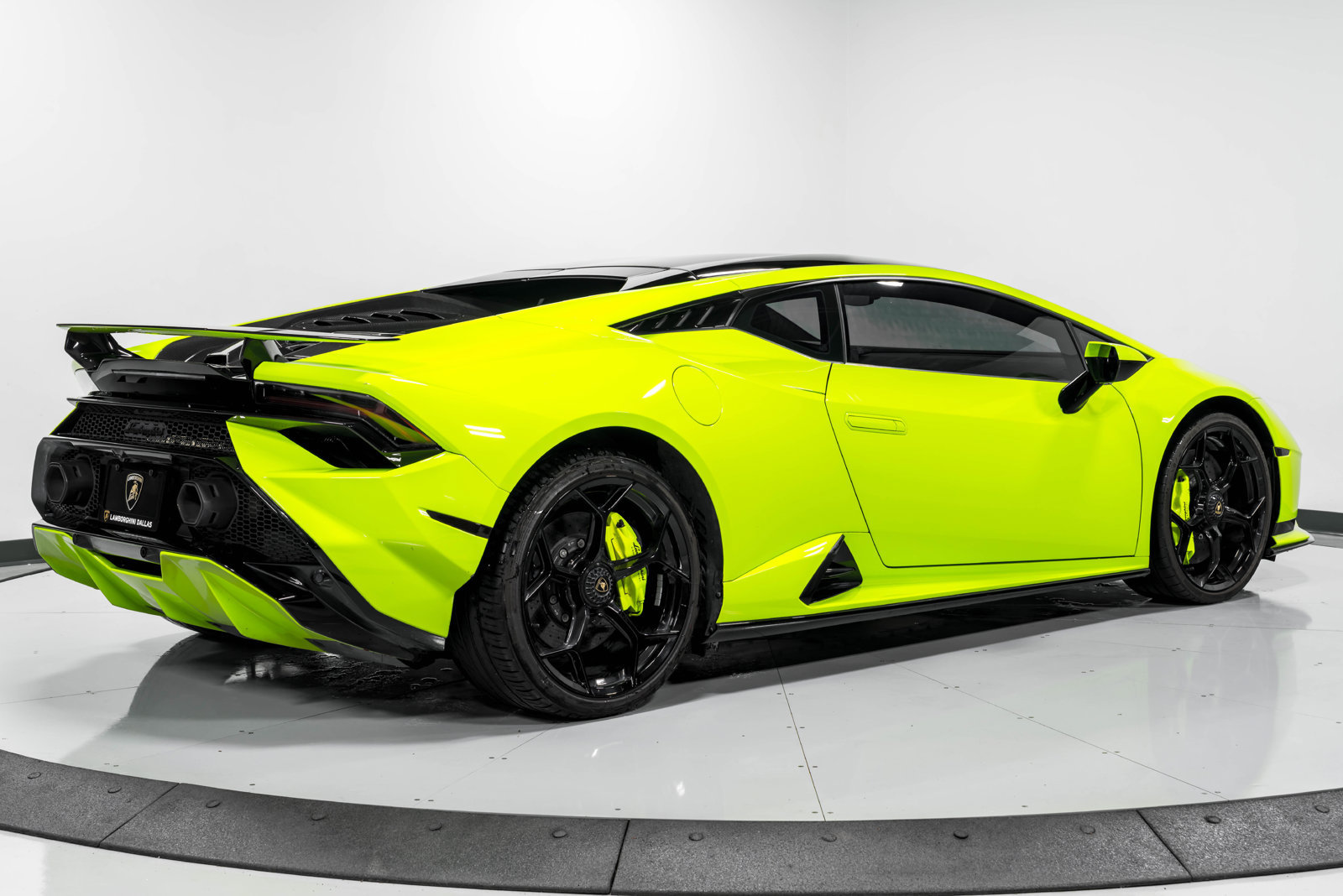 Used 2023 Lamborghini Huracan Tecnica RWD image 3