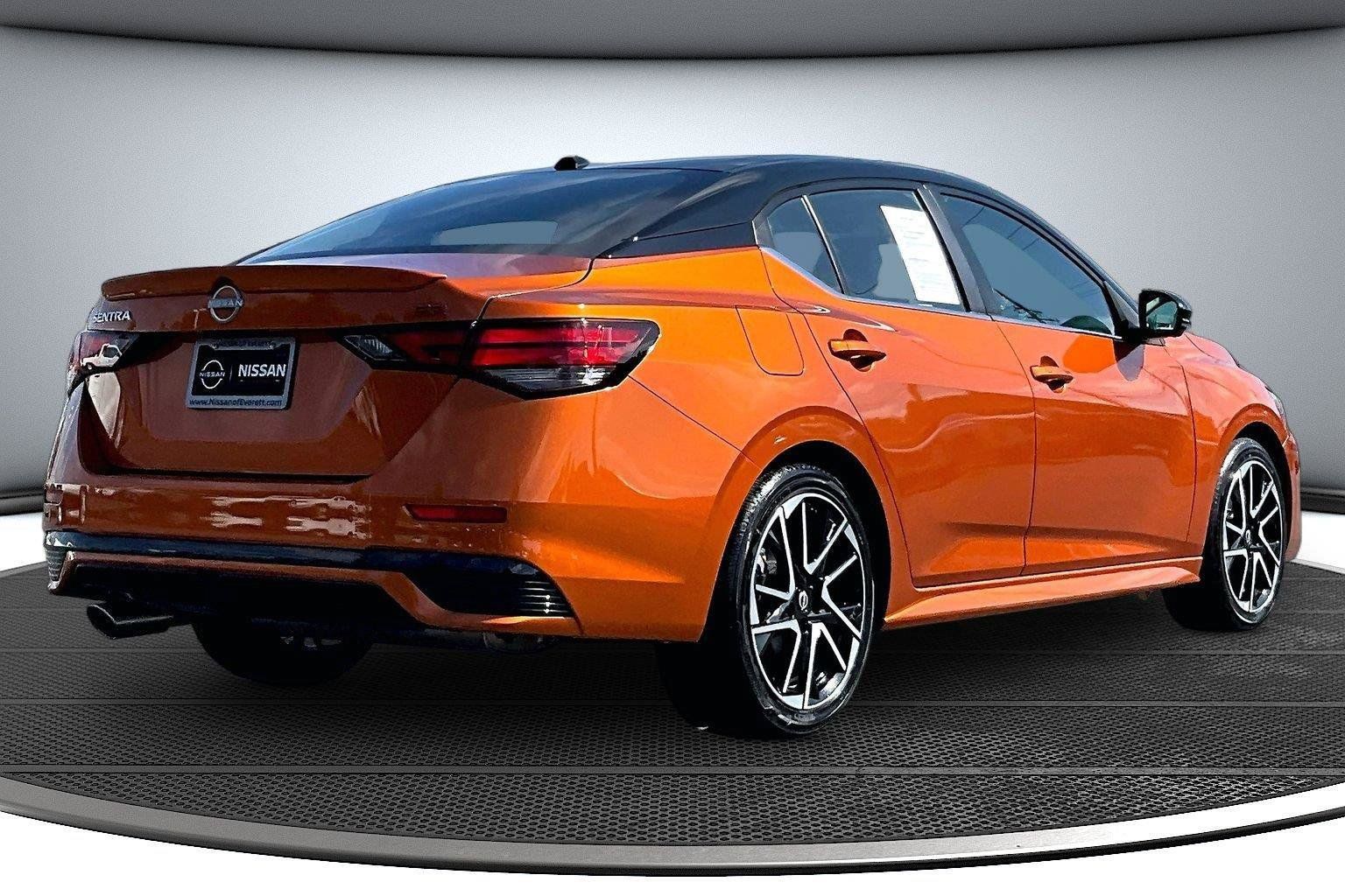 Used 2025 Nissan Sentra SR w/ SR Premium Package FWD image 7