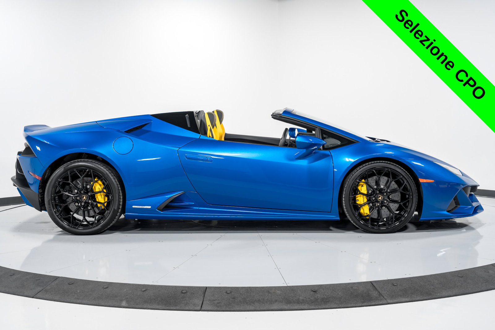 Used 2023 Lamborghini Huracan EVO AWD/4WD image 2