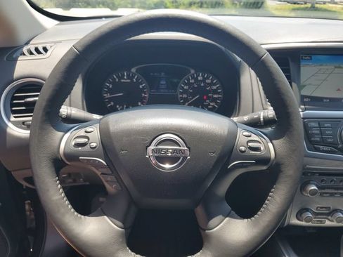 Used 2019 Nissan Pathfinder SL AWD/4WD image 22