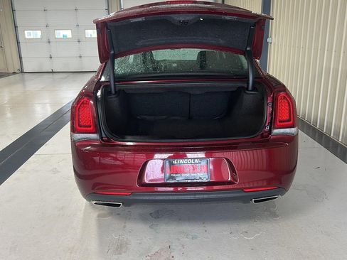 Used 2019 Chrysler 300 Touring w/ Sport Appearance Package AWD/4WD image 9
