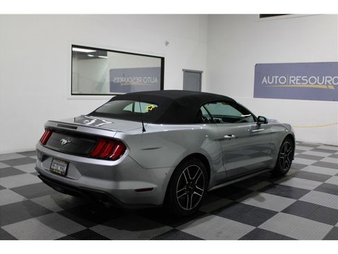Used 2023 Ford Mustang Premium image 4