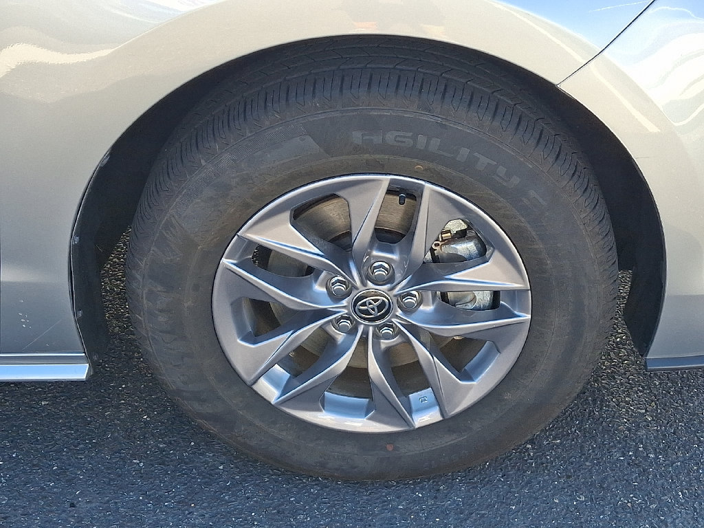 Certified 2025 Toyota Sienna XLE FWD image 8