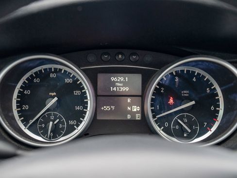 Used 2011 Mercedes-Benz R 350 4MATIC image 13