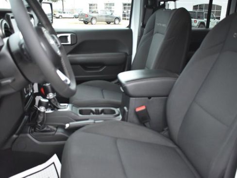 Used 2023 Jeep Gladiator Overland image 14