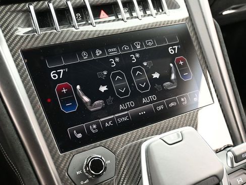 Used 2024 Lamborghini Urus Performante AWD/4WD image 23