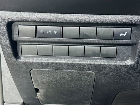 Used 2024 Mitsubishi Outlander SE Black Edition image 17