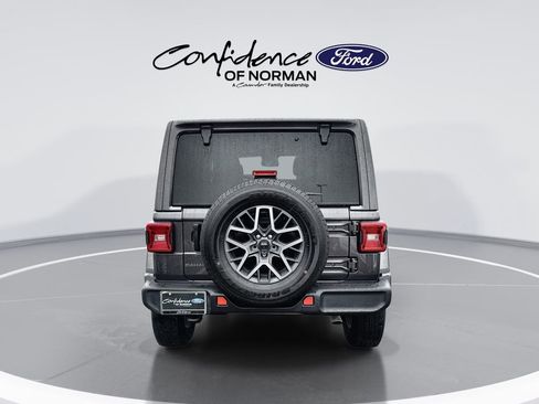 Used 2025 Jeep Wrangler Unlimited Sahara AWD/4WD image 7
