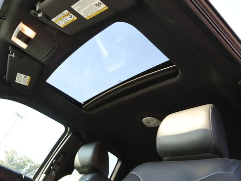 Used 2010 Ford F150 Raptor image 24