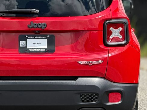 Used 2015 Jeep Renegade Trailhawk w/ Popular Equipment Group AWD/4WD image 14