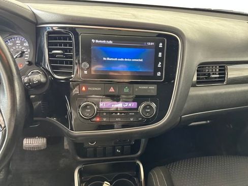 Used 2018 Mitsubishi Outlander LE image 21