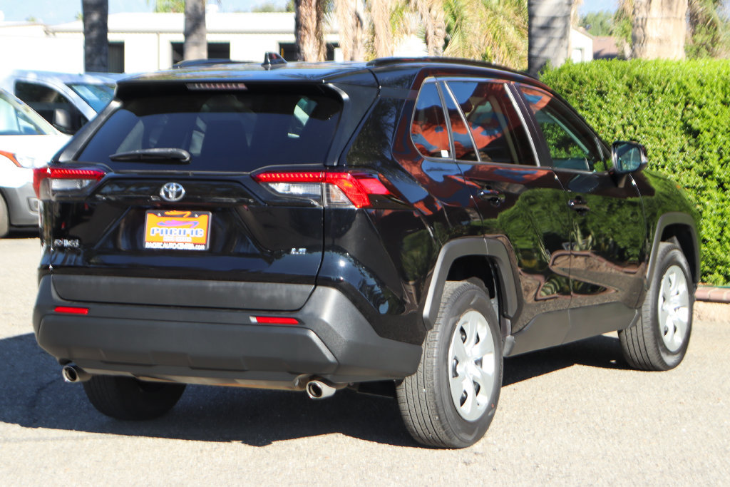 Used 2021 Toyota RAV4 LE FWD image 9