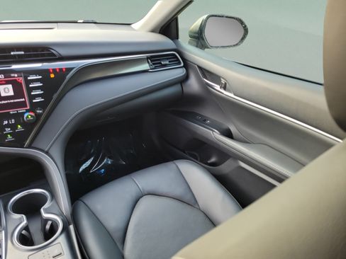 Used 2020 Toyota Camry XSE FWD image 11