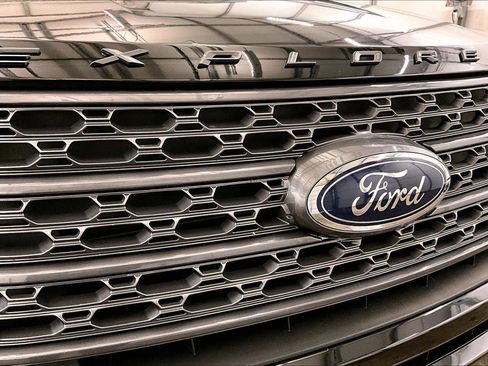 Used 2021 Ford Explorer XLT w/ Equipment Group 202A image 30