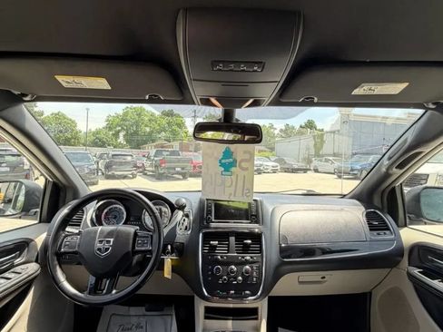 Used 2020 Dodge Grand Caravan SXT FWD image 12