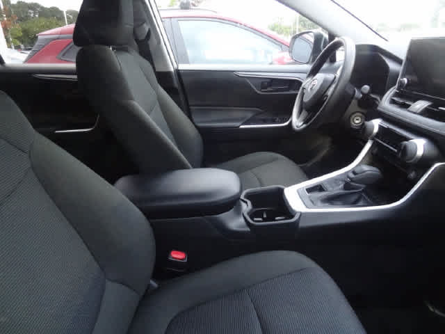 Used 2025 Toyota RAV4 LE AWD/4WD image 8