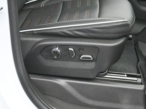 Used 2025 GMC Sierra 2500 AT4X image 21