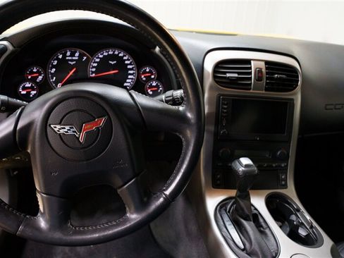 Used 2005 Chevrolet Corvette Coupe w/ Preferred Equipment Group RWD image 23
