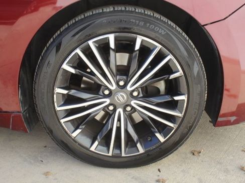 Used 2017 Nissan Maxima Platinum w/ Medallion Package image 10