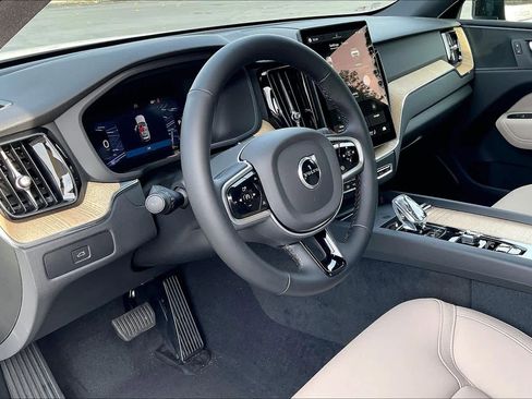 New 2026 Volvo XC60 B5 Plus w/ Climate Package PRO image 8