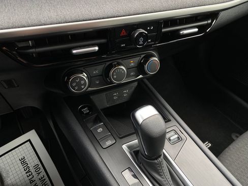 Used 2026 Nissan Kicks S image 17