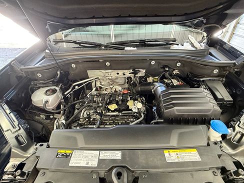 Used 2025 Volkswagen Atlas Cross Sport SE image 33