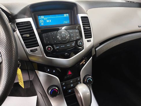 Used 2014 Chevrolet Cruze LS image 23