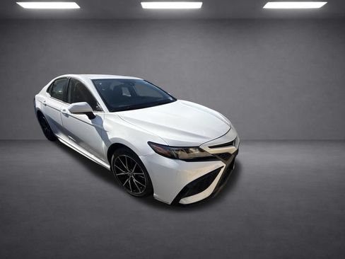 Used 2024 Toyota Camry SE FWD image 5