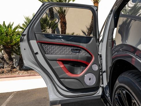Used 2023 Bentley Bentayga Speed image 32