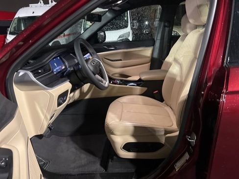 Used 2024 Jeep Grand Cherokee L Limited w/ Luxury Tech Group II image 16