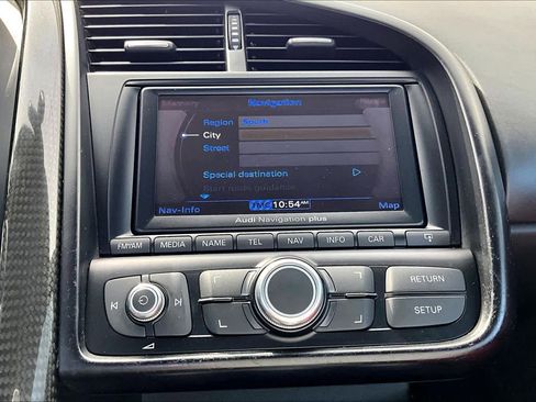 Used 2012 Audi R8 V10 image 32