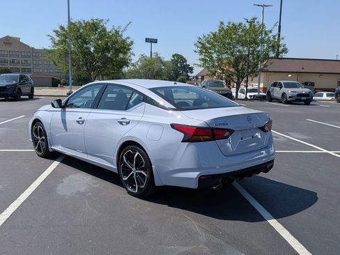 Used 2025 Nissan Altima 2.5 SR w/ SR Premium Package image 5