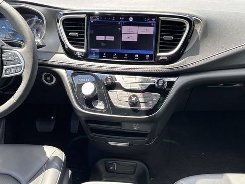 New 2027 Chrysler Pacifica Select AWD/4WD image 14