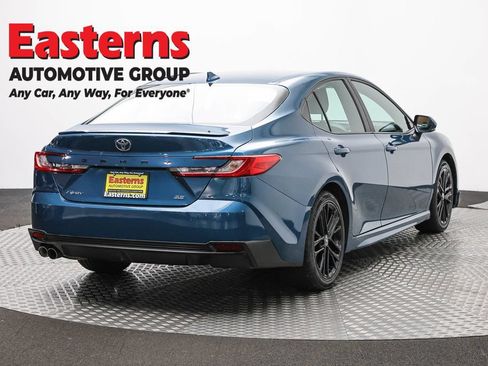 Used 2025 Toyota Camry SE FWD image 5