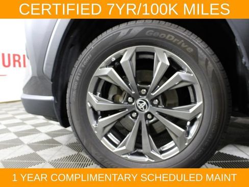 Used 2022 Toyota RAV4 XLE Premium AWD/4WD image 30